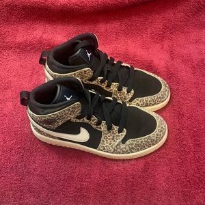 AIR JORDAN 1 MID SE GS 'LEOPARD